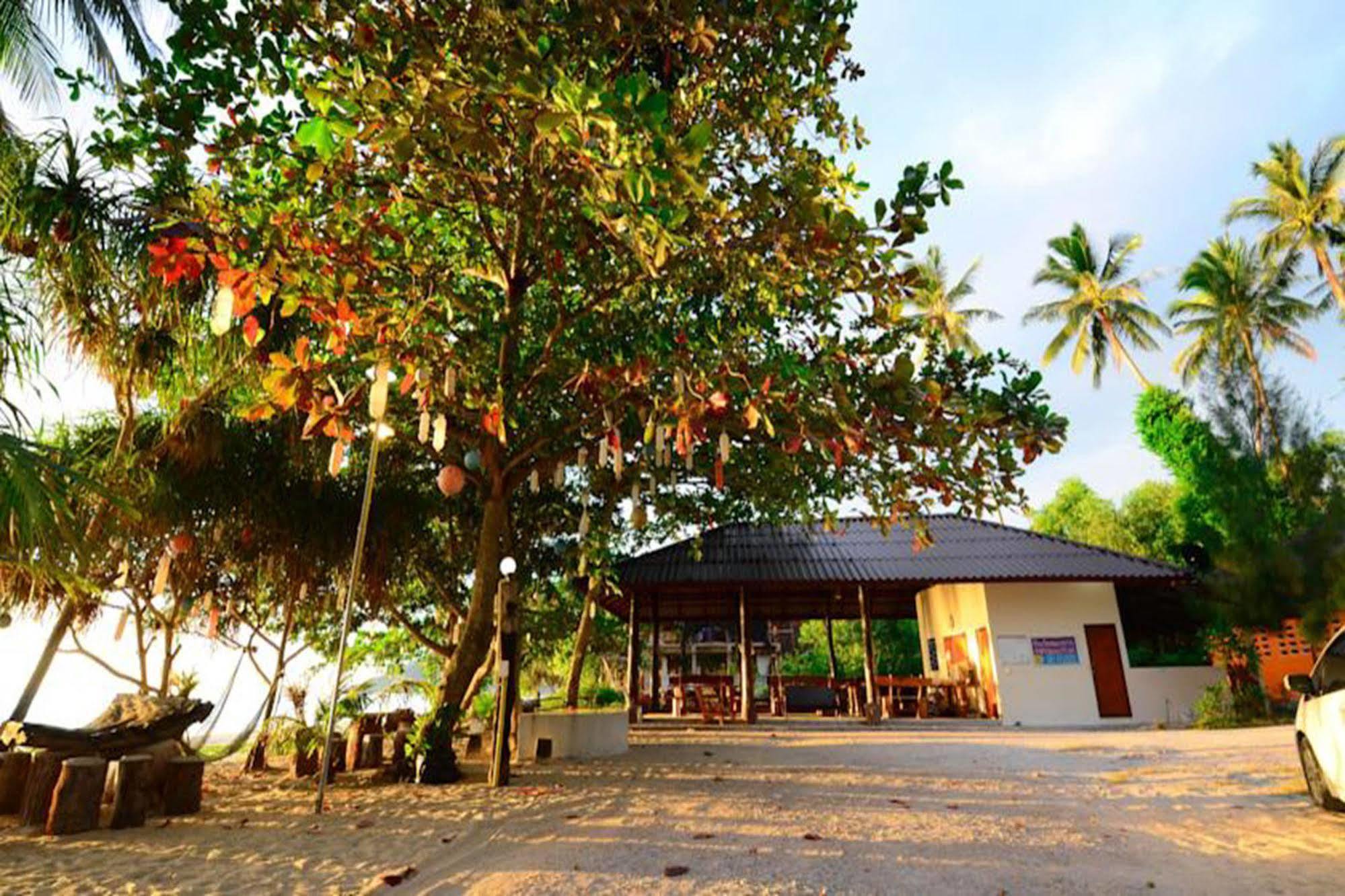 Baanchaylay Resort Khanom Exterior foto